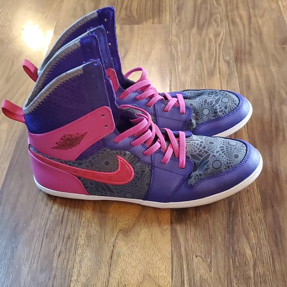 Shoes - Picture 4 of 6